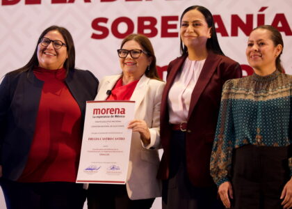 Imelda Castro muestra su nombramiento como coordinadora estatal de Morena junto a dirigentes nacionales